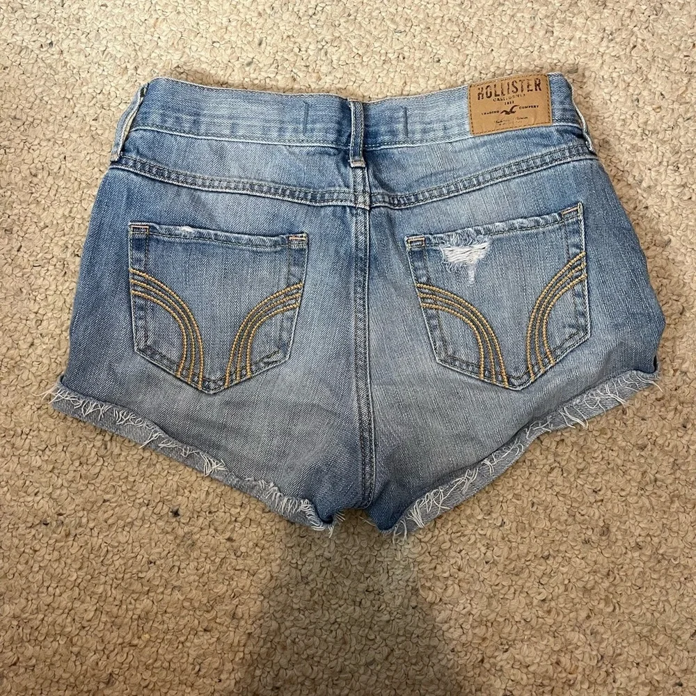 Hollister High Waisted Jean Shorts - Picture 4 of 4